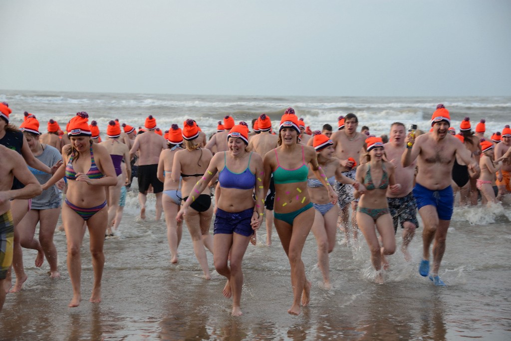 ../Images/Nieuwjaarsduik Nederzandt 2015 080.jpg